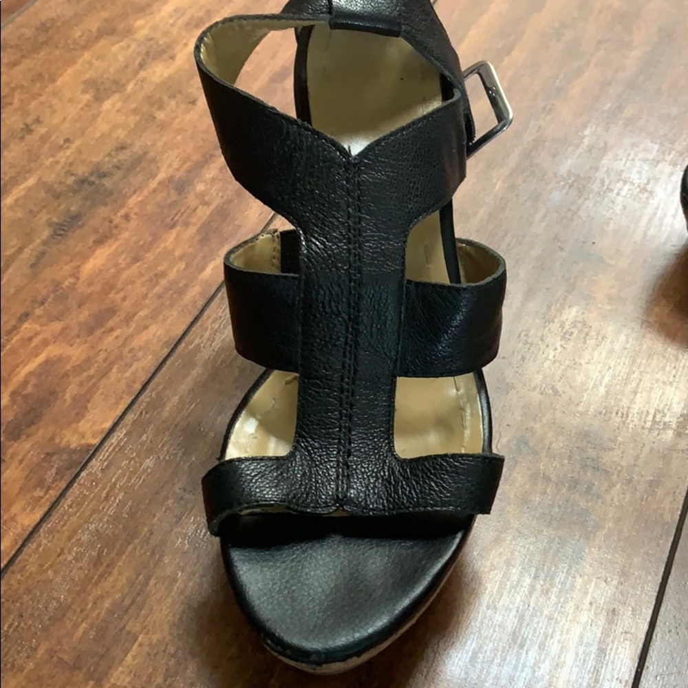Heels - Picture 2 of 3